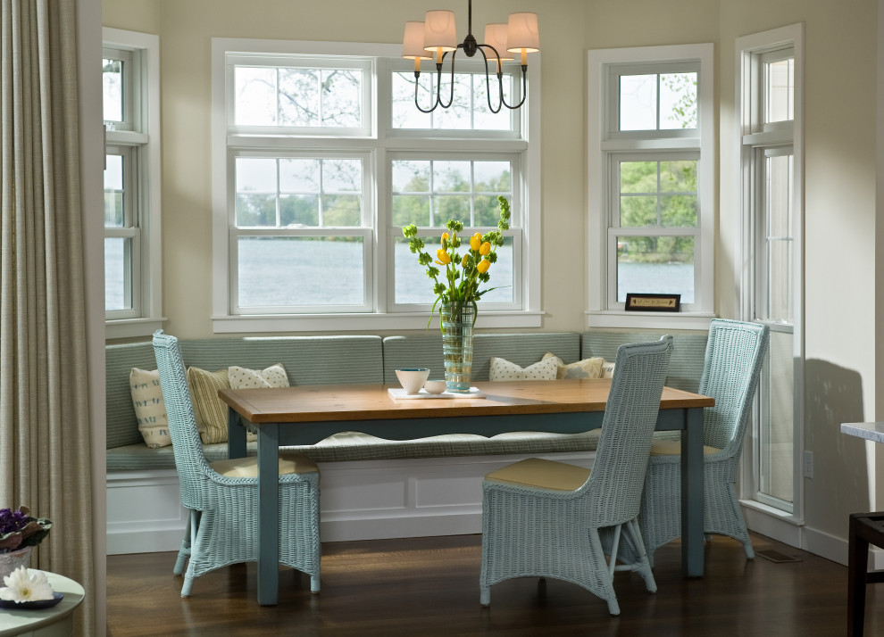 Design ideas for a coastal dining room in Chicago.