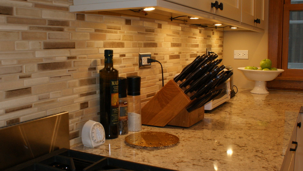 Pearl - Traditional - Kitchen - Chicago - by JandB Kitchen Designs | Houzz