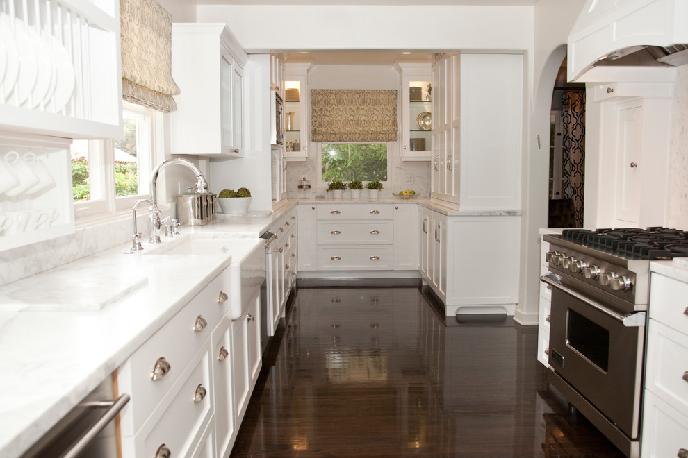 Kitchen - transitional kitchen idea in Los Angeles