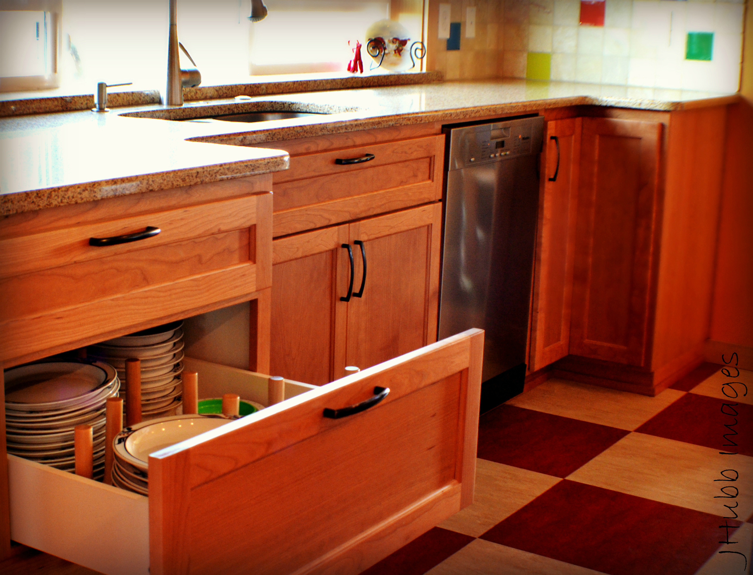 Deep Drawer Organizer without Canister Storage - Cardell Cabinetry