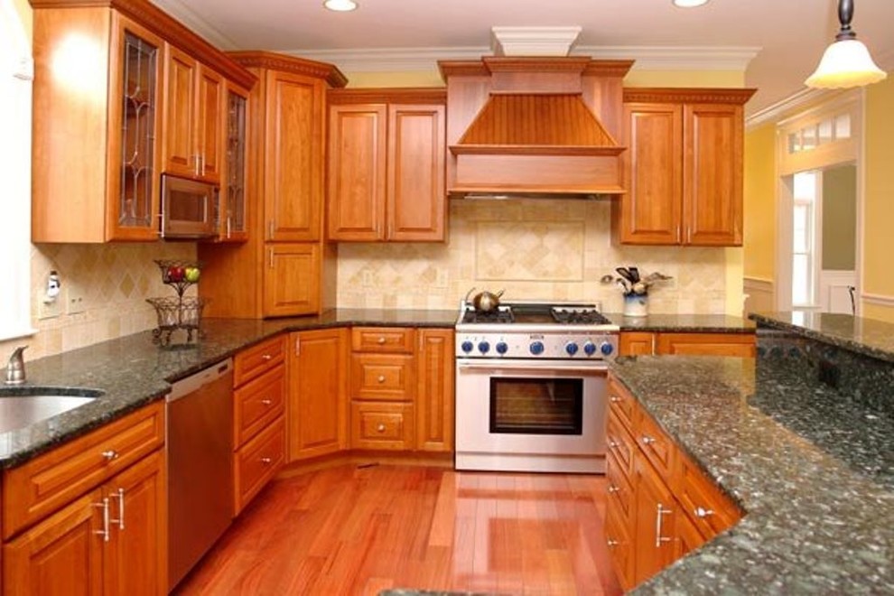 Pembroke Kitchen - Traditional - Kitchen - Boston - by ...