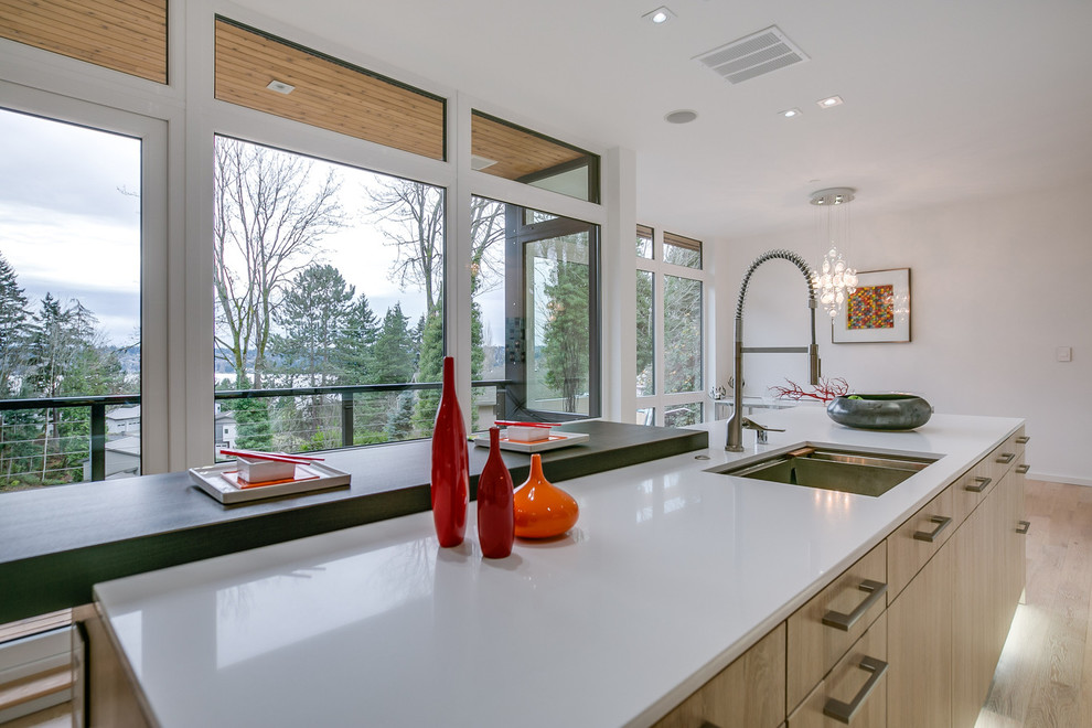 Inspiration for a modern kitchen remodel in Seattle