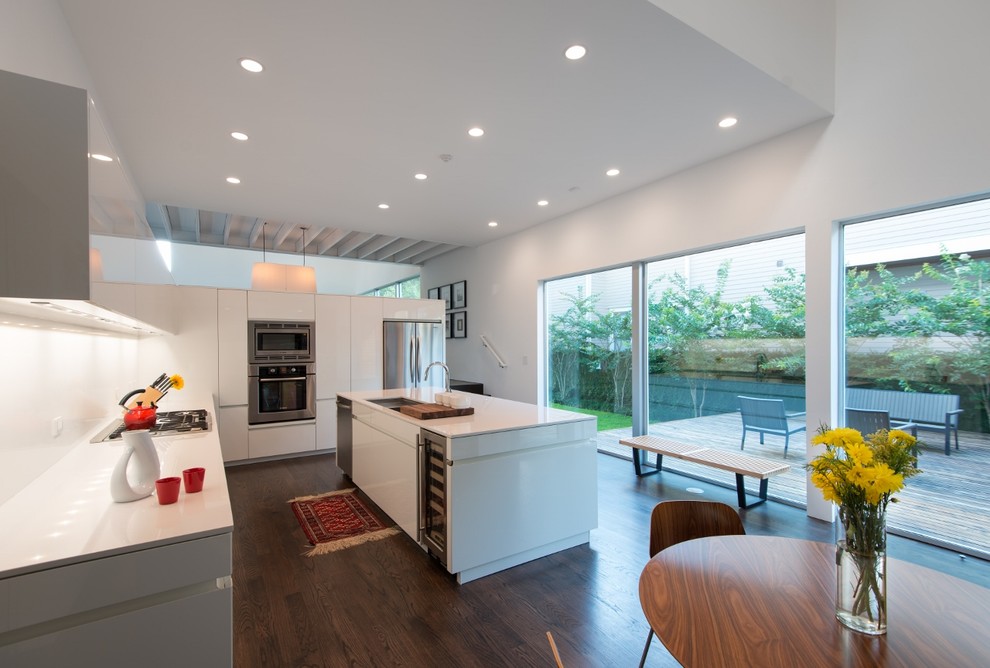 Inspiration for a contemporary kitchen remodel in Houston