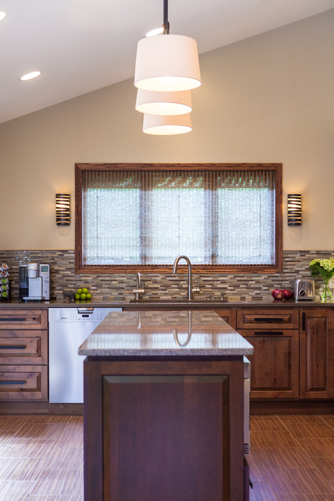 Perpendicular Island Modern Kitchen Chicago by Michelle's