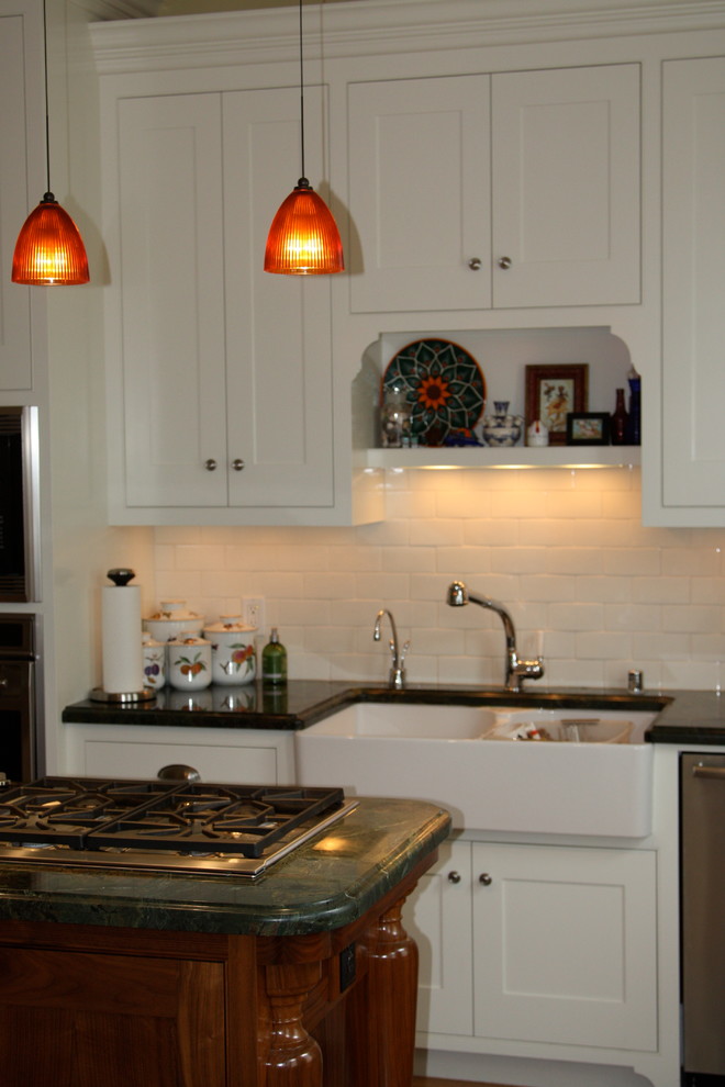 Mid-sized ornate u-shaped eat-in kitchen photo in San Francisco with an island