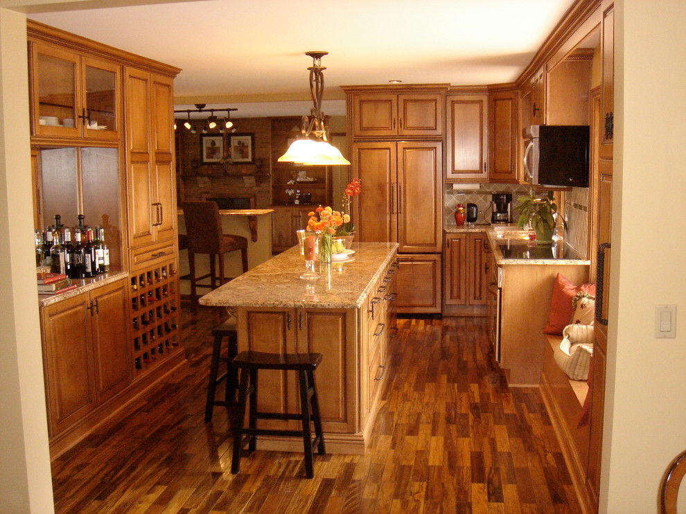 Example of a classic kitchen design in Detroit