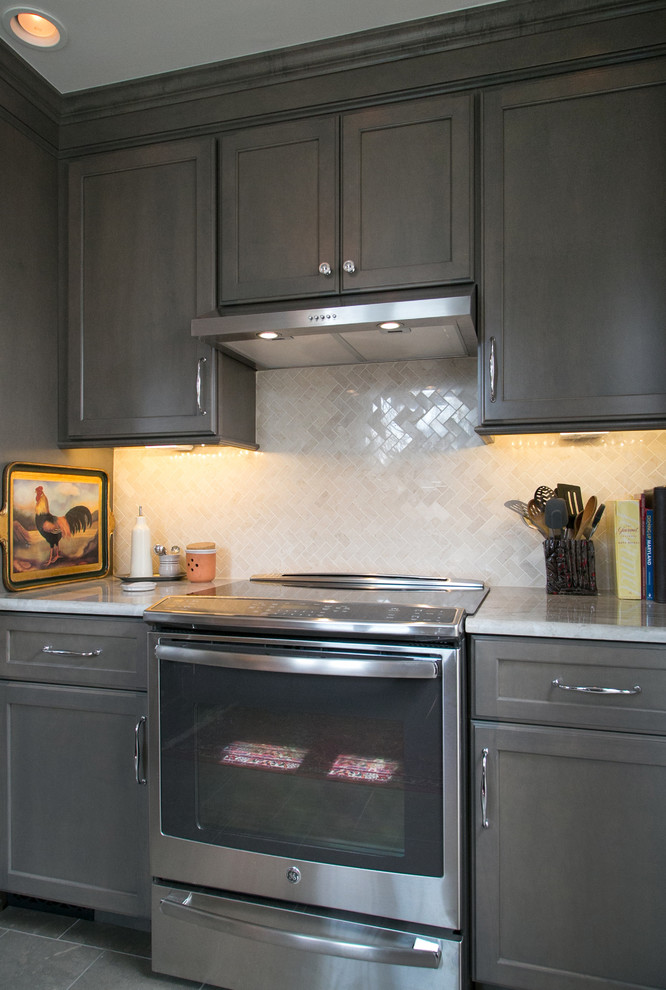 This is an example of a small classic kitchen in Philadelphia.
