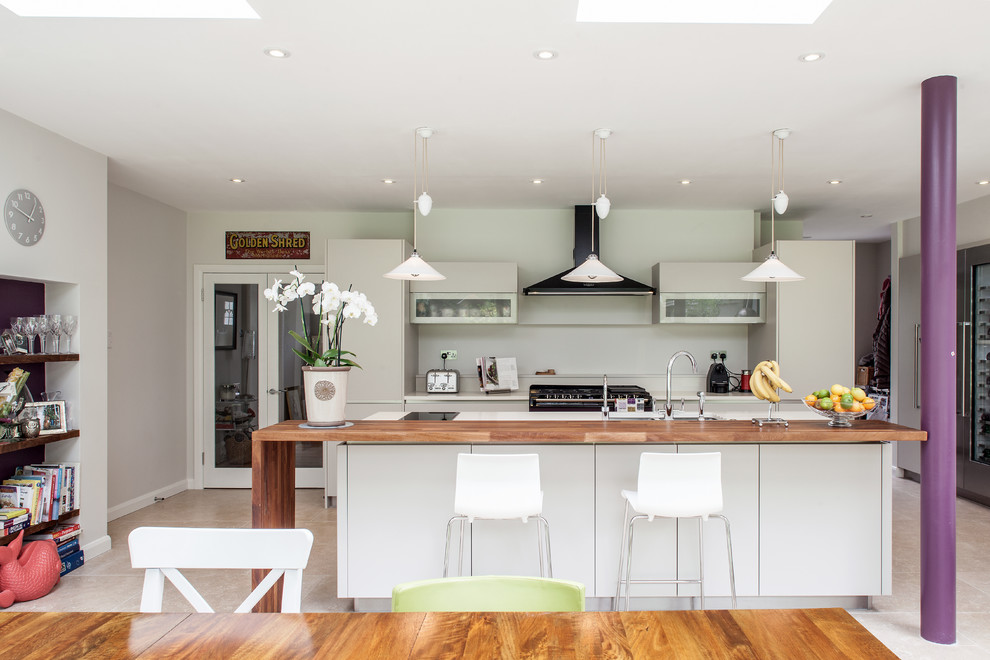 Example of a trendy kitchen design in London