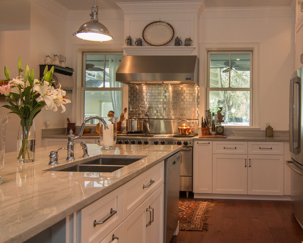 Inspiration for a traditional kitchen in Charleston.