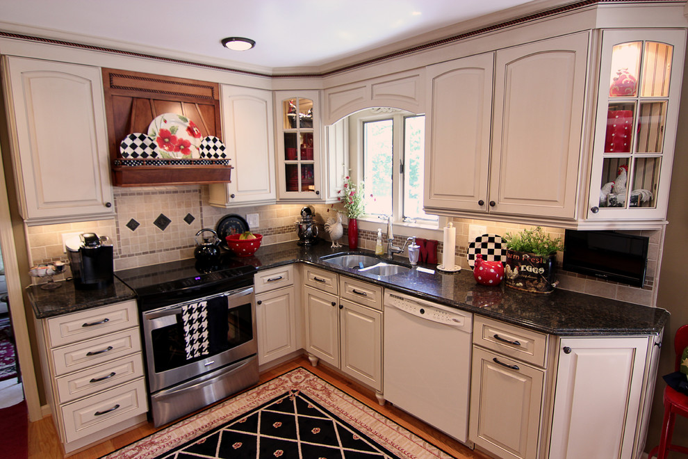 Pioneer Kitchen Remodel Traditional Kitchen Detroit by