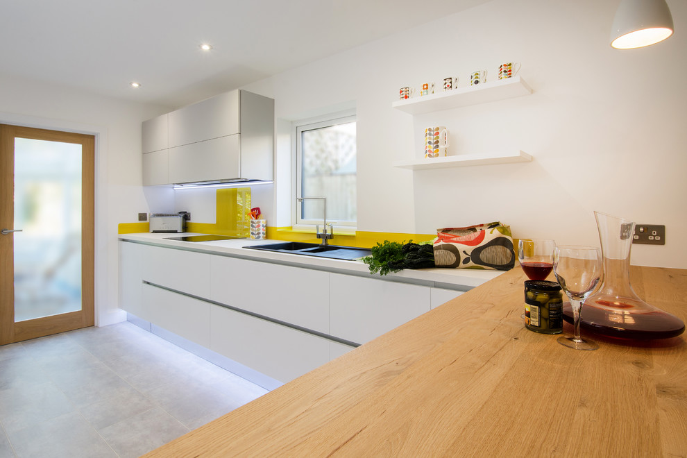 Design ideas for a contemporary kitchen in Devon.