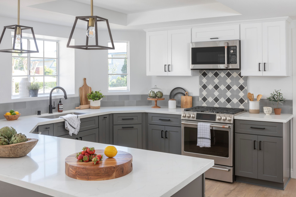 Example of a transitional kitchen design in Los Angeles