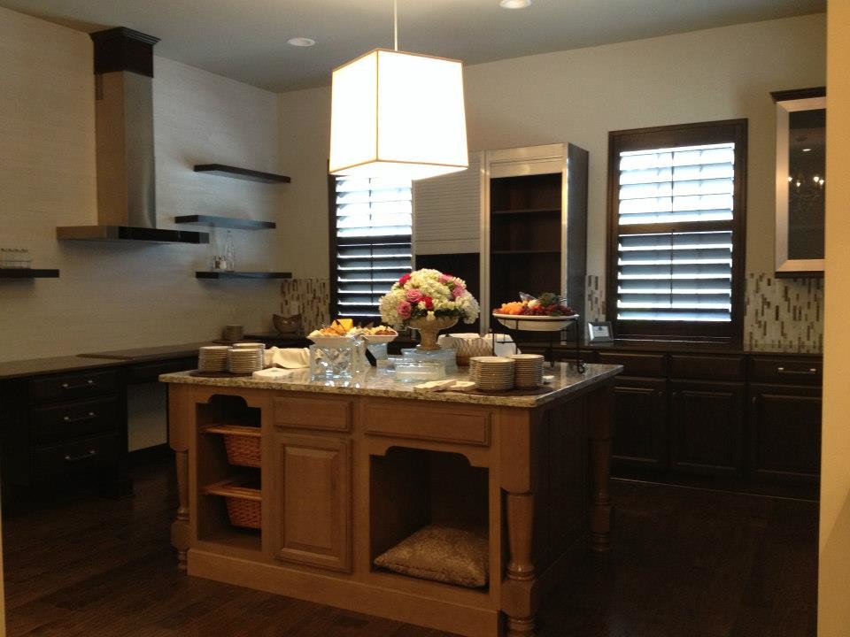 This is an example of a contemporary kitchen in Jacksonville.