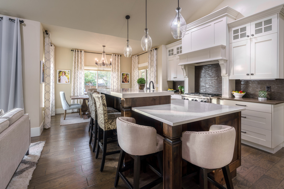 Example of a transitional u-shaped medium tone wood floor, brown floor and vaulted ceiling eat-in kitchen design in Salt Lake City with an undermount sink, shaker cabinets, white cabinets, quartz countertops, matchstick tile backsplash, an island and gray countertops
