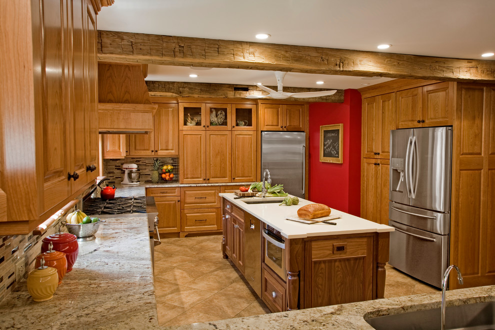 Idéer för att renovera ett stort lantligt kök, med en undermonterad diskho, luckor med upphöjd panel, skåp i mellenmörkt trä, granitbänkskiva, flerfärgad stänkskydd, stänkskydd i keramik, rostfria vitvaror, klinkergolv i keramik och en köksö