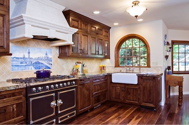 Klassische Küche mit Küchenrückwand in Blau und Rückwand aus Porzellanfliesen in Phoenix