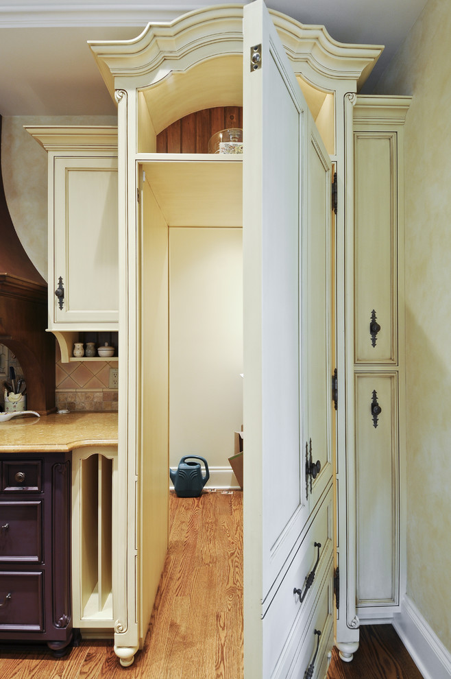 Eclectic kitchen photo in Philadelphia