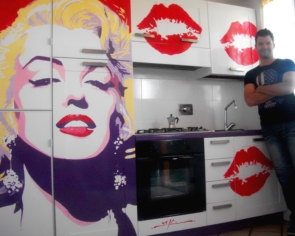 Pop art kitchen (Marilyn Monroe) Modern Kitchen Rome by Marco