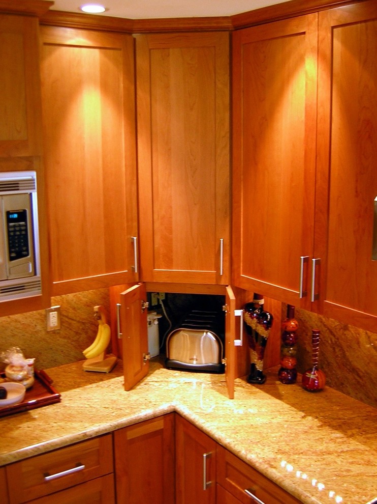 Example of a trendy kitchen design in Los Angeles