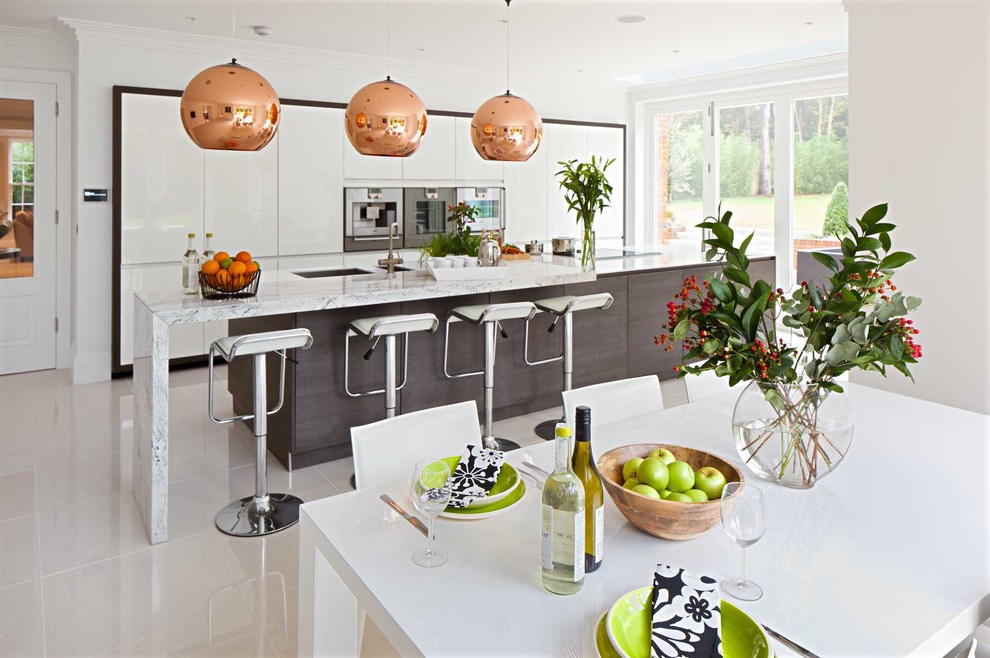 Kitchen - contemporary kitchen idea in Oxfordshire