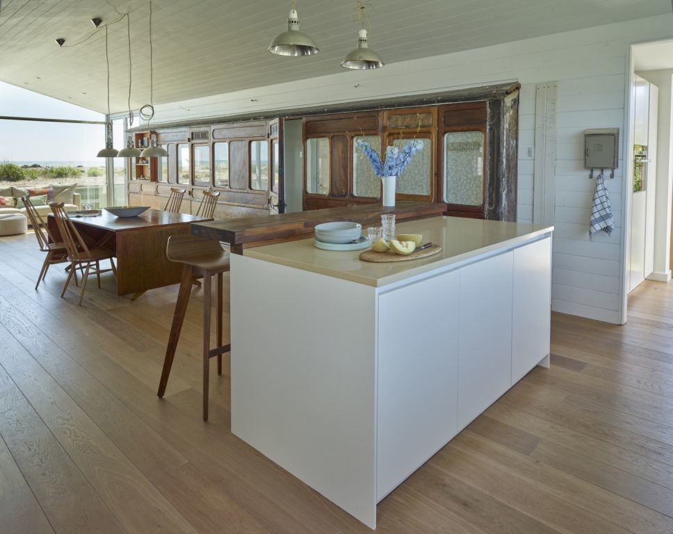 На фото: кухня среднего размера в стиле модернизм с деревянным полом и коричневым полом