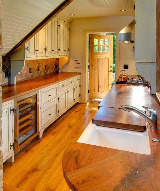 Inspiration for a rustic kitchen remodel in Philadelphia