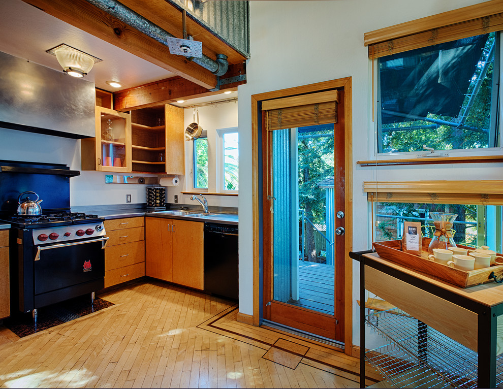 Example of an urban kitchen design in San Francisco