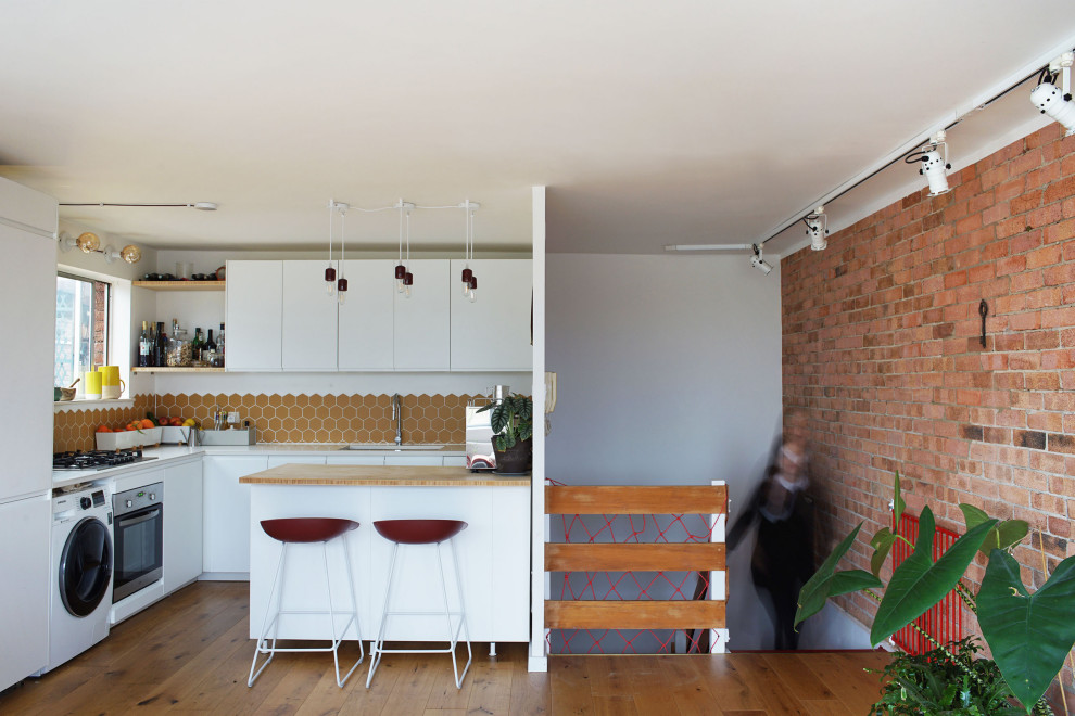 Example of an urban kitchen design in London
