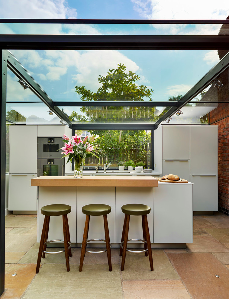Inspiration for a contemporary kitchen in Manchester.