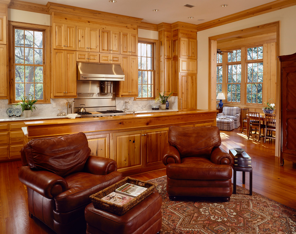 Elegant kitchen photo in Tampa