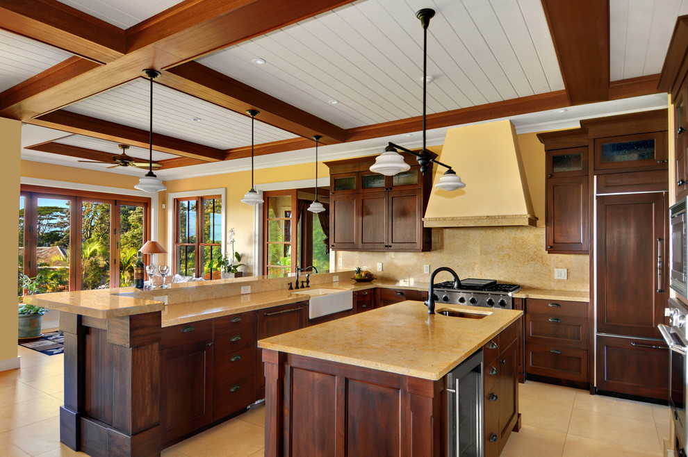 Design ideas for a classic kitchen in Hawaii with integrated appliances.