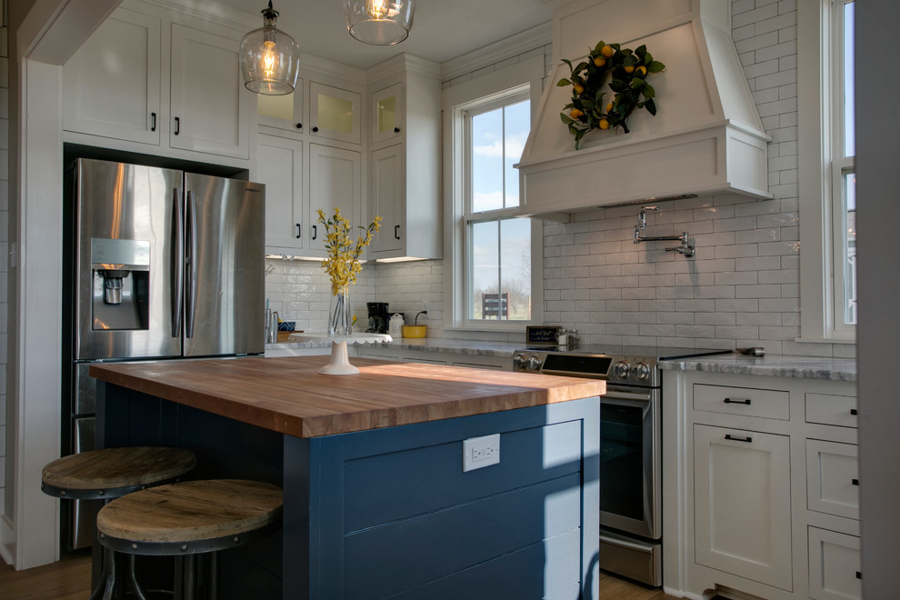 Project 2318 - Farmhouse - Kitchen - Austin - by Barn Light Homes | Houzz