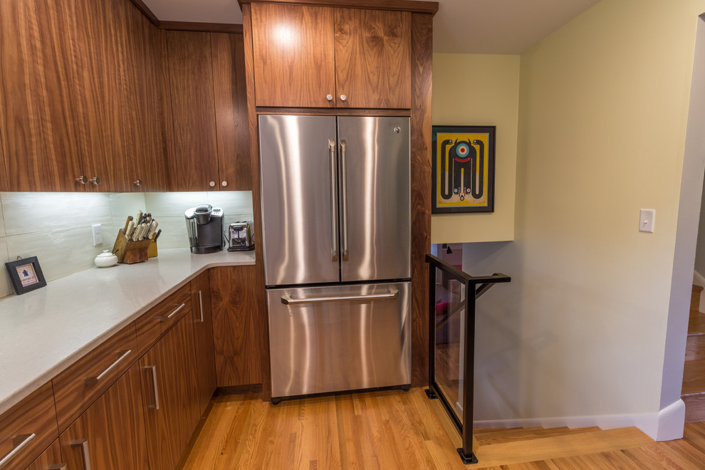ミネアポリスにあるミッドセンチュリースタイルのおしゃれなキッチンの写真