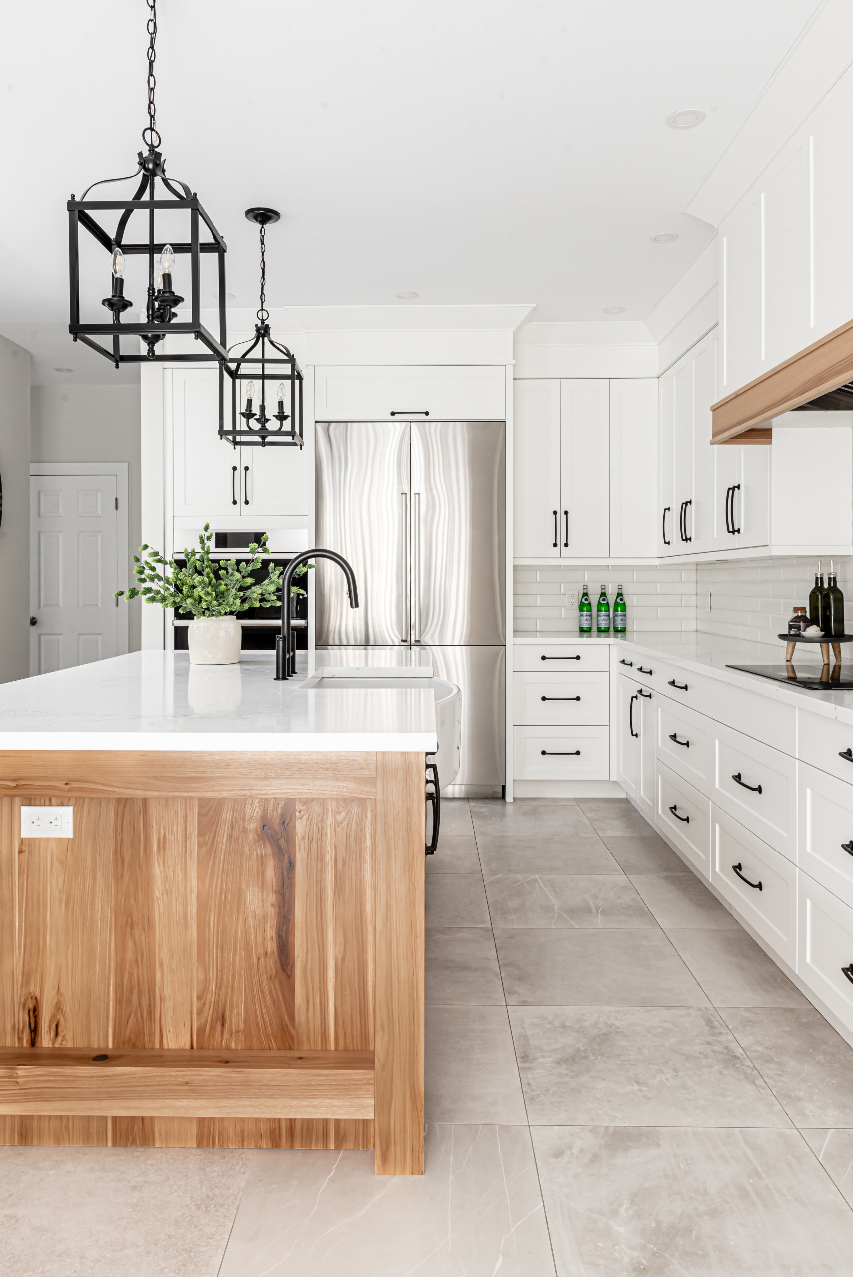 39+ Hardware for White Cabinets ( PULLS & KNOBS ) - Cabinet Jewelry  White  shaker kitchen, White shaker kitchen cabinets, Shaker kitchen cabinets