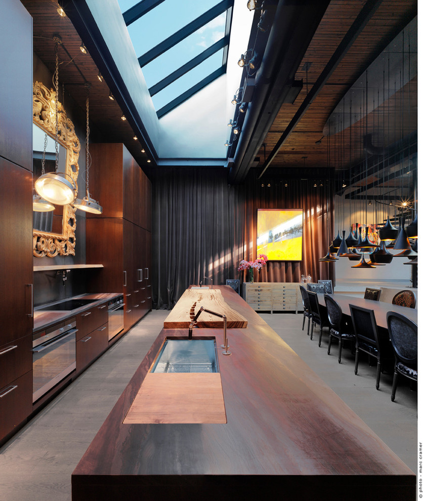 Inspiration for a contemporary kitchen remodel in Montreal