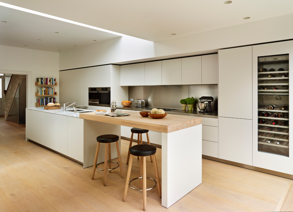 Trendy kitchen photo in London