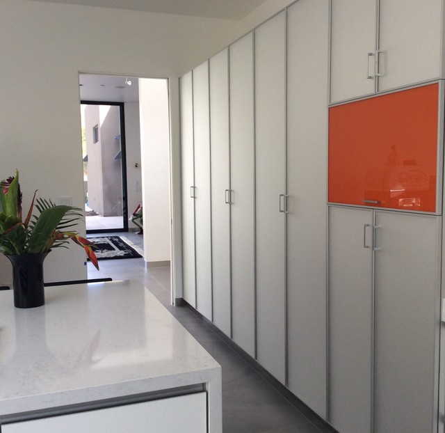 Pure White Glass Kitchen Doors Moderne Cuisine New York