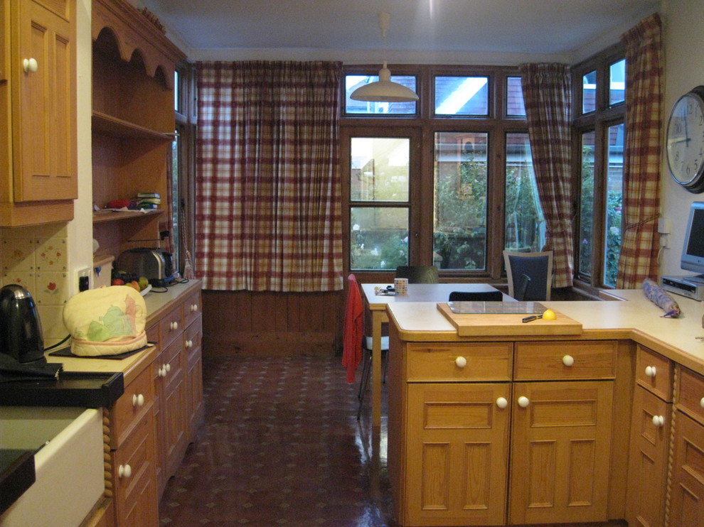 Example of a trendy kitchen design in Buckinghamshire