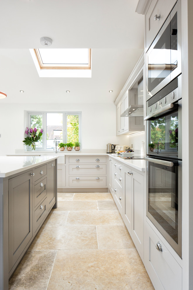 Inspiration for a contemporary kitchen remodel in Berkshire