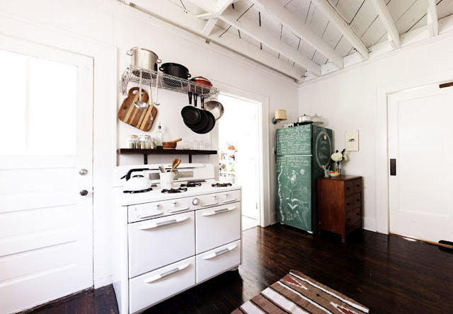 ウィチタにあるエクレクティックスタイルのおしゃれなキッチンの写真