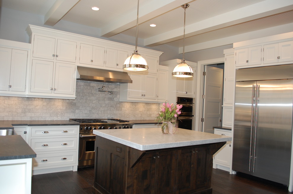Inspiration for a timeless kitchen remodel in Chicago