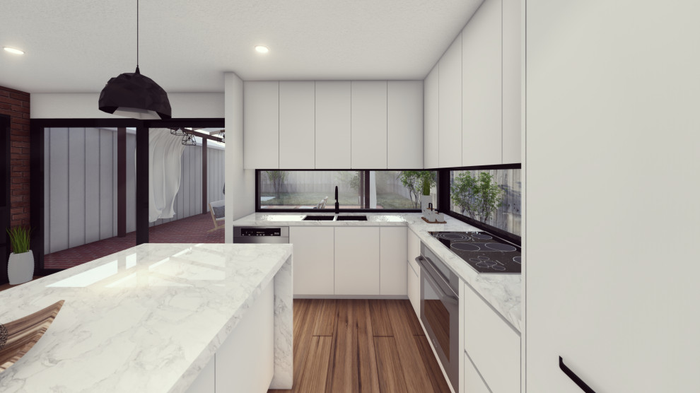 Bild på ett mellanstort funkis vit vitt kök, med mellanmörkt trägolv, brunt golv, en undermonterad diskho, luckor med profilerade fronter, vita skåp, marmorbänkskiva, fönster som stänkskydd, rostfria vitvaror och en köksö