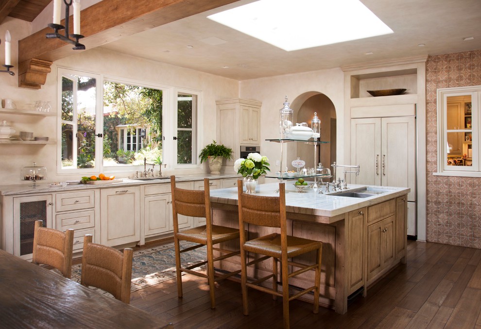 Design ideas for a classic kitchen in San Diego.