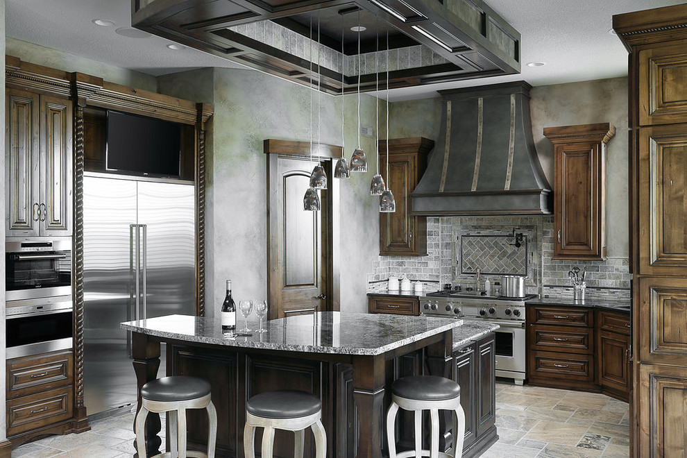 Example of a kitchen design in Kansas City