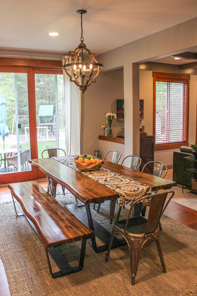 Dining room - craftsman dining room idea in Seattle