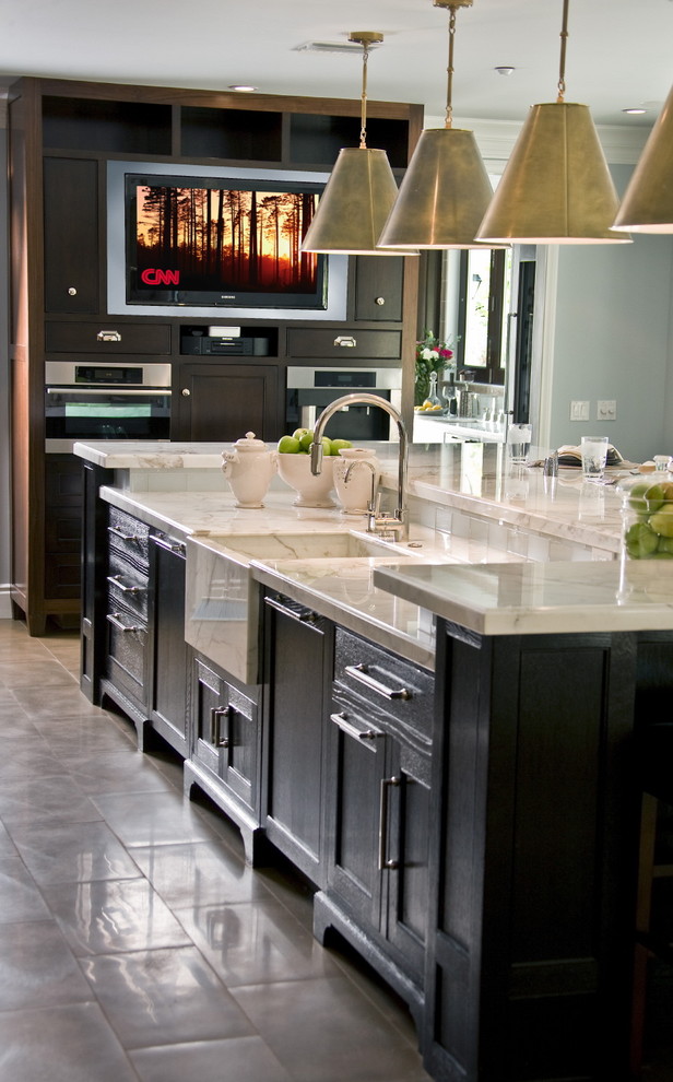 Kitchen - traditional kitchen idea in Los Angeles with an integrated sink