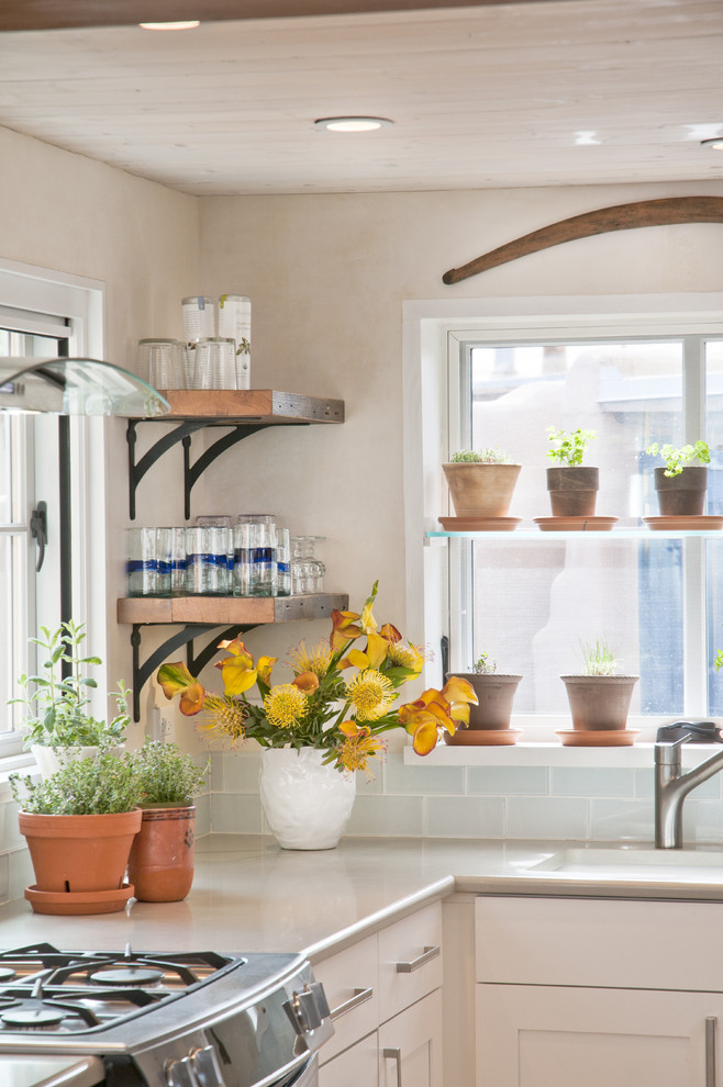 Inspiration for a timeless kitchen remodel in Albuquerque