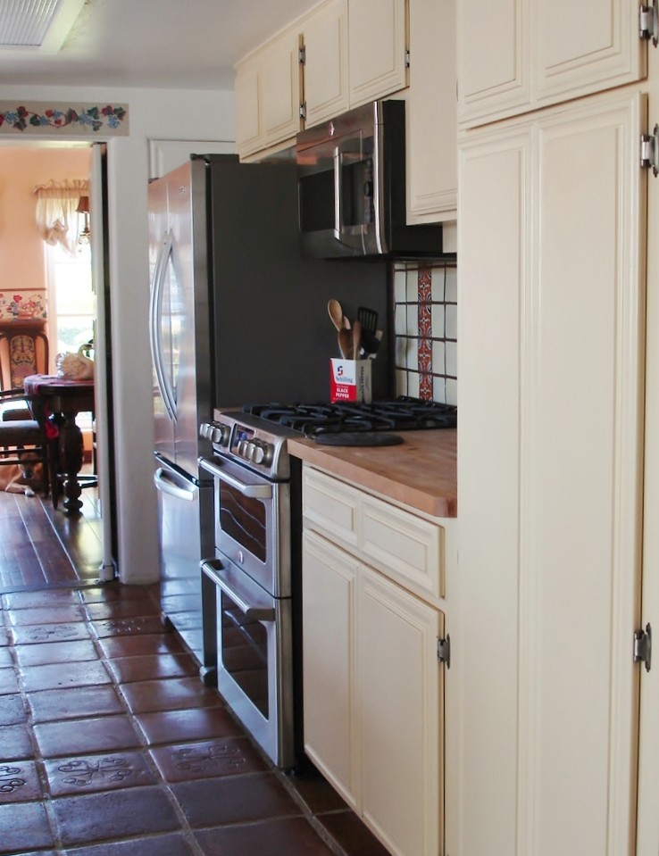 Mid-sized tuscan kitchen photo in San Diego