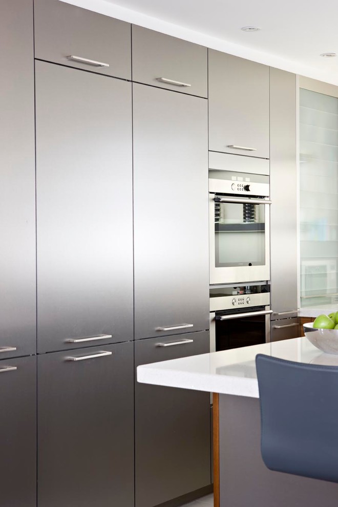 This is an example of a contemporary kitchen in London.