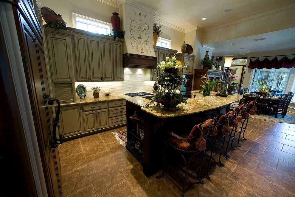 Tuscan kitchen photo in Dallas